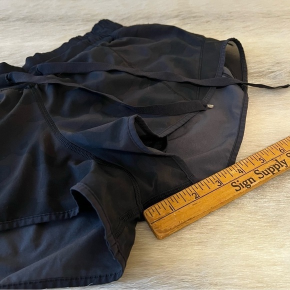 LULULEMON Hotty Hot Short
Savasana Camo Black Drawstring Pocket 4 Mesh Elastic - Picture 10 of 14
